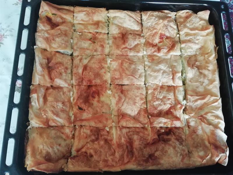 Peynirli tepsi böreği En sıcak ev lezzetleri Ev